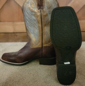Ariat Women's Boot 7.5 Never worn.